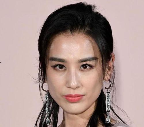 有斗鸡眼的明星,揭秘那些独具特色的明星风采